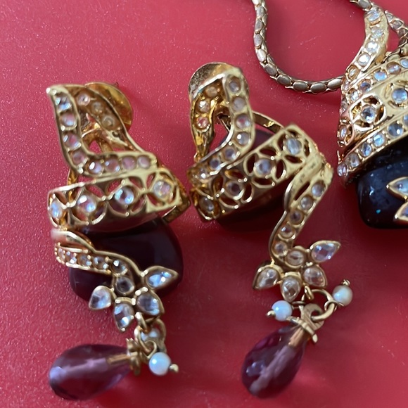 Pendant set with golden and purple colour two earrings and one pendant - Picture 2 of 2